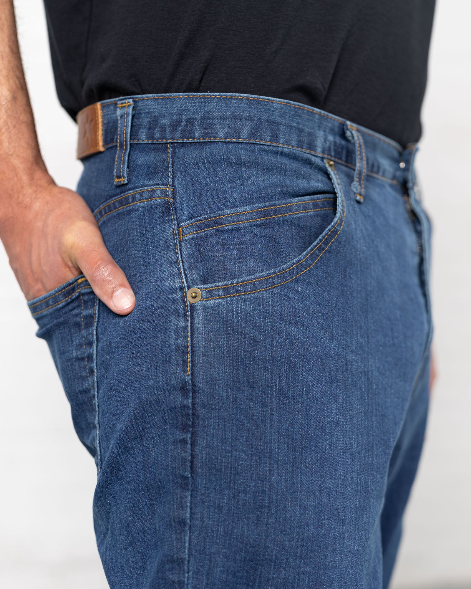 Relaxed Fit Medium Wash - Image 6