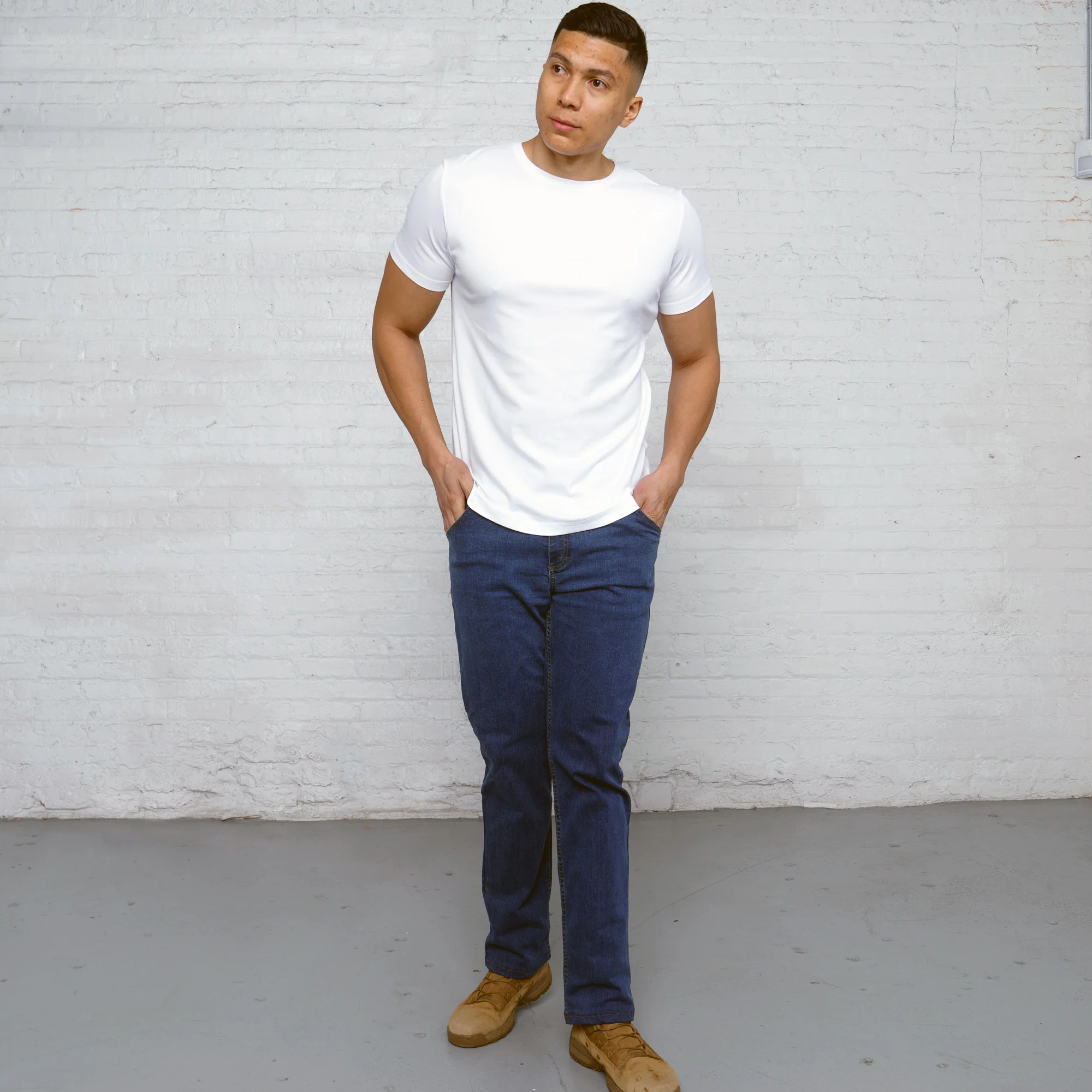 Relaxed Fit Medium Wash 6 pocket - Image 4