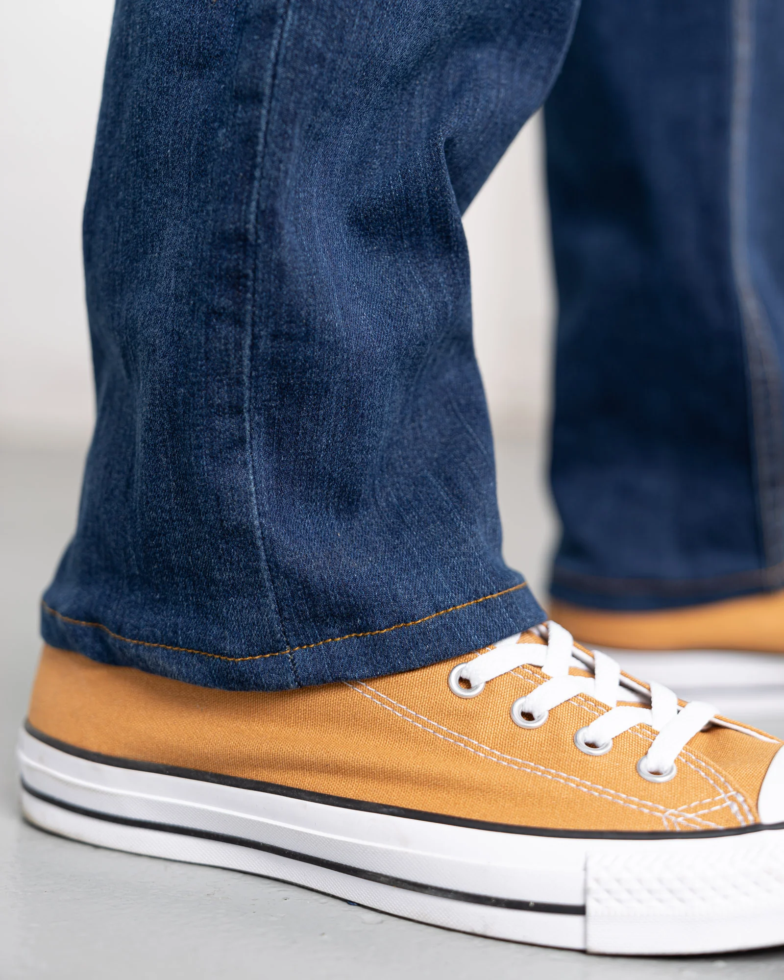 Relaxed Fit Medium Wash - Image 7