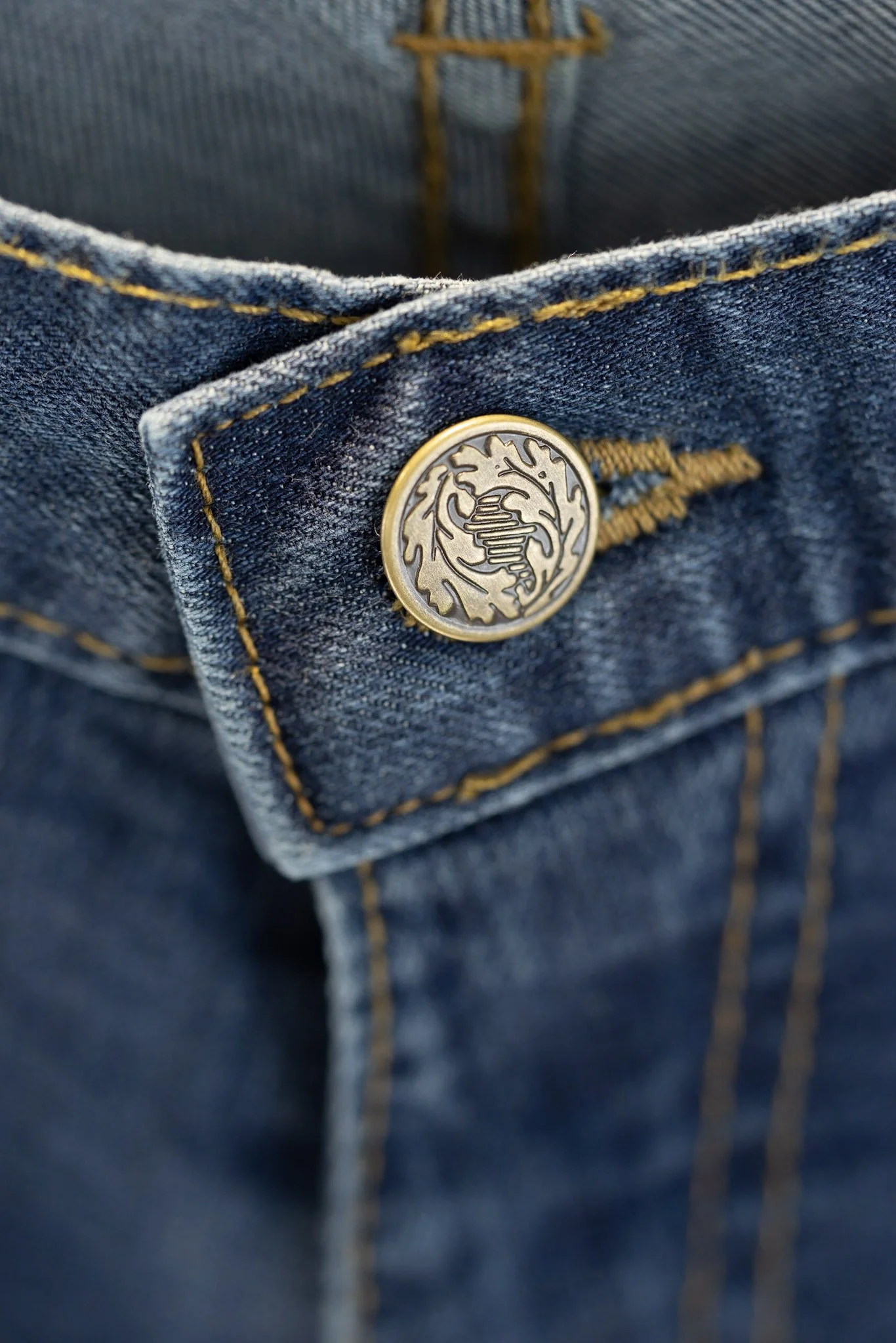 Tailored Fit Medium Wash - Image 8